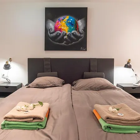 Townhouse 5 Minutes From The *