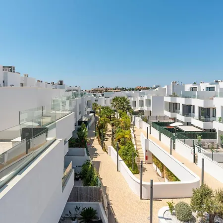 Townhouse 5 Minutes From The * Fuengirola