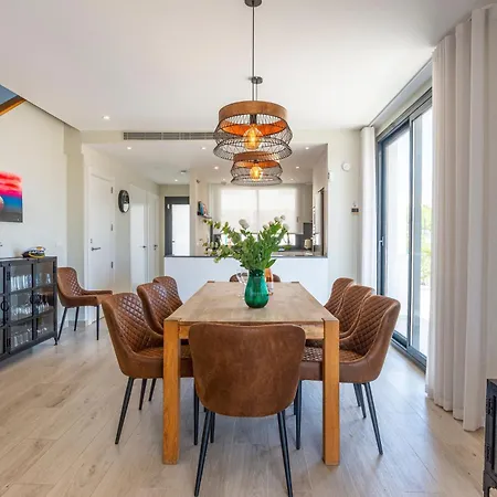 Townhouse 5 Minutes From The بيت للعطل فوينخيرولا