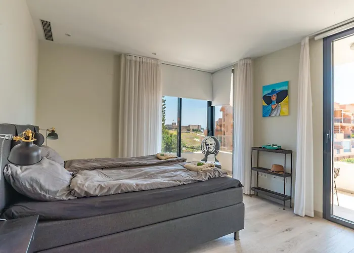 Townhouse 5 Minutes From The *