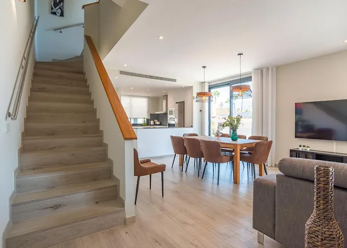 Townhouse 5 Minutes From The *