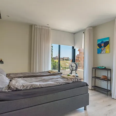 Townhouse 5 Minutes From The *