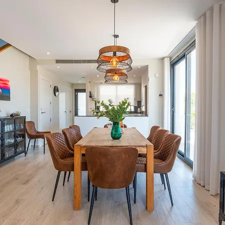 Townhouse 5 Minutes From The 度假居