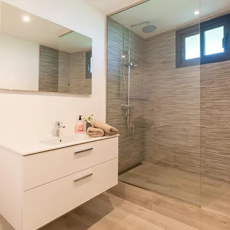 Townhouse 5 Minutes From The * 푸엔히롤라