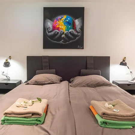 Townhouse 5 Minutes From The 펜션