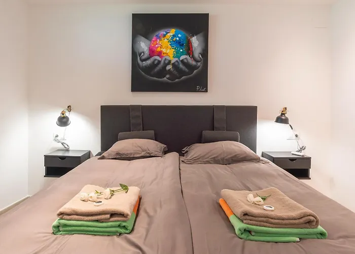 Townhouse 5 Minutes From The *