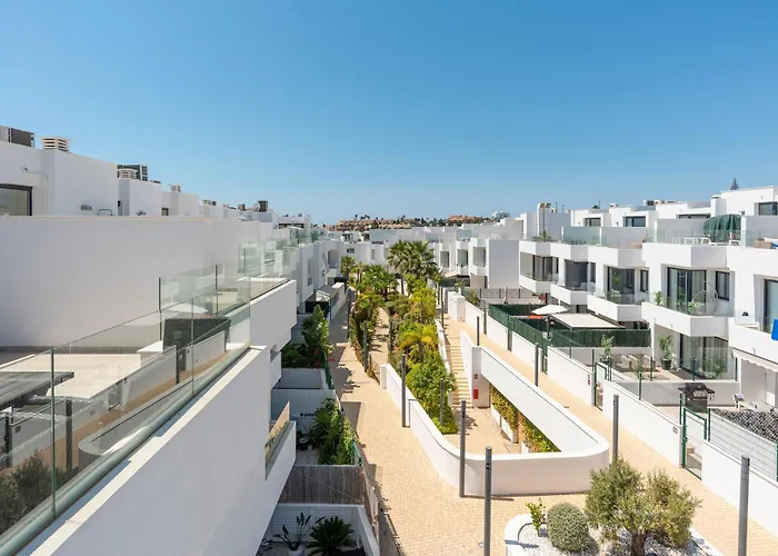 Townhouse 5 Minutes From The * Fuengirola