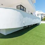 Townhouse 5 Minutes From The * 丰希罗拉