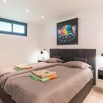 Townhouse 5 Minutes From The 度假居