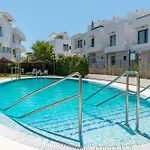 Townhouse 5 Minutes From The 度假居 丰希罗拉