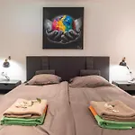 Townhouse 5 Minutes From The *