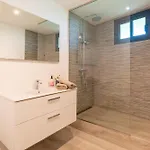 Townhouse 5 Minutes From The * 丰希罗拉