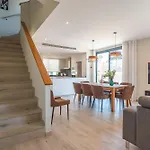 Townhouse 5 Minutes From The *