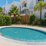 度假居 Townhouse 5 Minutes From The *