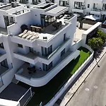 Townhouse 5 Minutes From The * 丰希罗拉