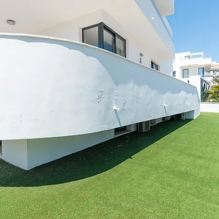 Townhouse 5 Minutes From The * Fuengirola