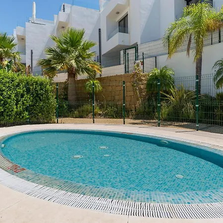 Townhouse 5 Minutes From The Будинок відпочинку